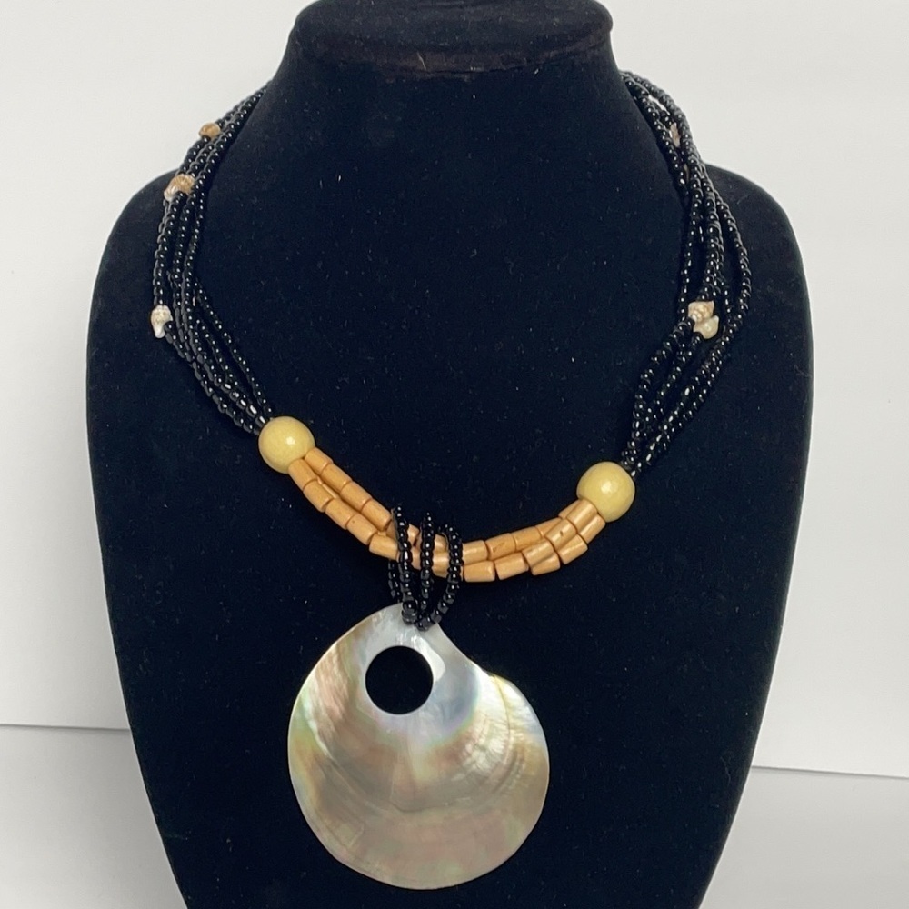 Shell Statement Necklace - Picture 8 of 9